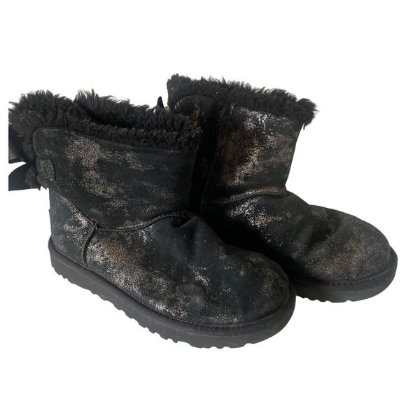 UGG Women's Mini Bailey Bow Black Suede Glimmer Faux Fur Lined Boot • Size 8 - Picture 2 of 5